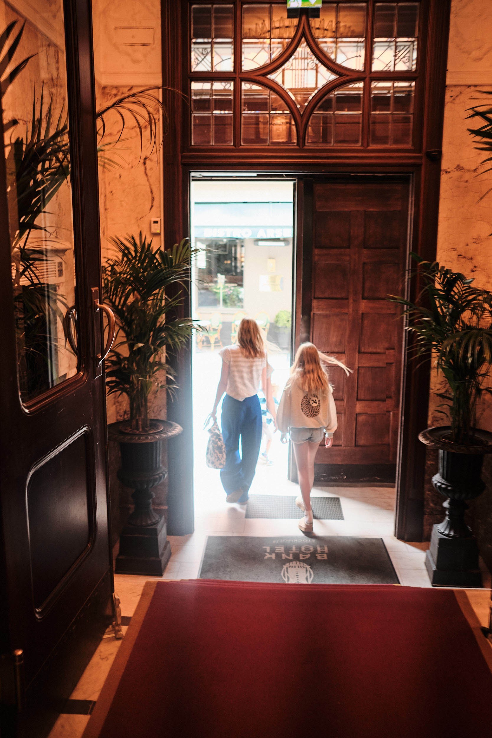 kathrin-hohberg-conde-nast-traveller-march-26-der-sueden-vom-norden-james-meakin-001