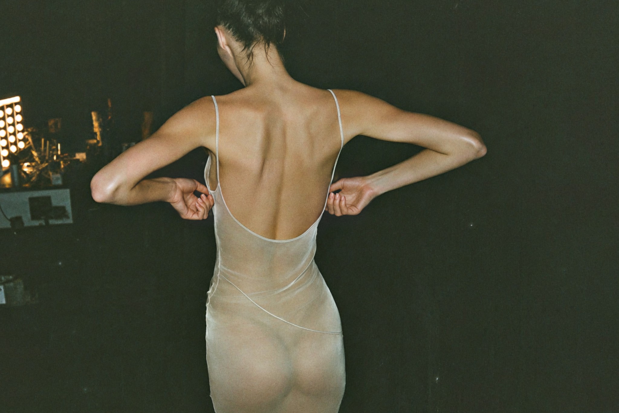 kathrin-hohberg-fashion-show-behind-the-scenes-roger-rich-ai-02