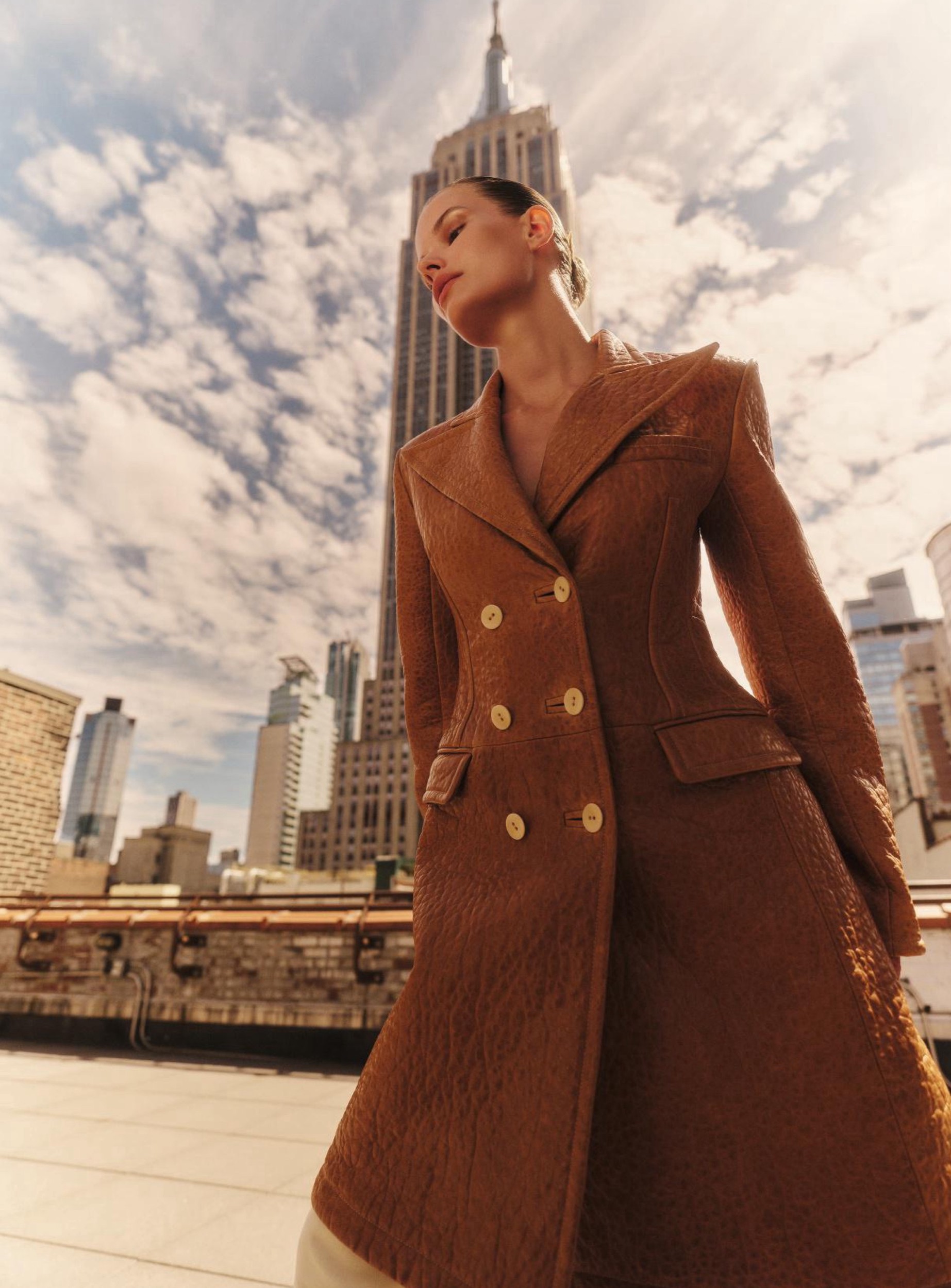 kathrin-hohberg-sky-high-with-model-alena-blohm-bryce-thompson-elle-germany-issue-october-2026-07